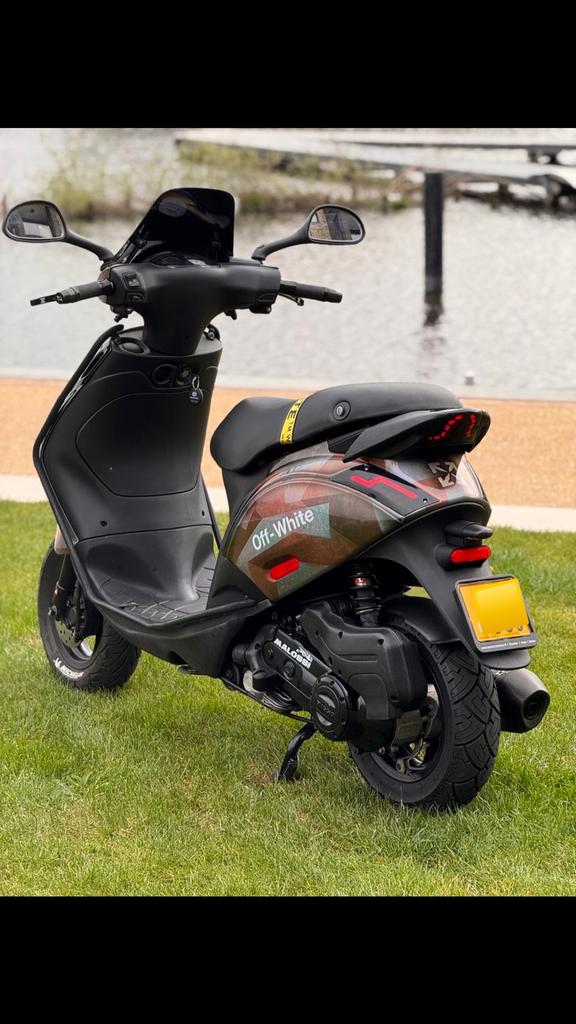 Piaggio Zip 80cc Malossi, Fietsen en Brommers, Ophalen, Zo goed als nieuw, Benzine, Zip