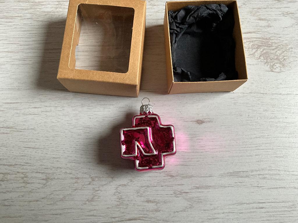 Roze kerstbal van Rammstein, Roze kerstbal van Rammstein, Nieuw, Ophalen of Verzenden, Emmen
