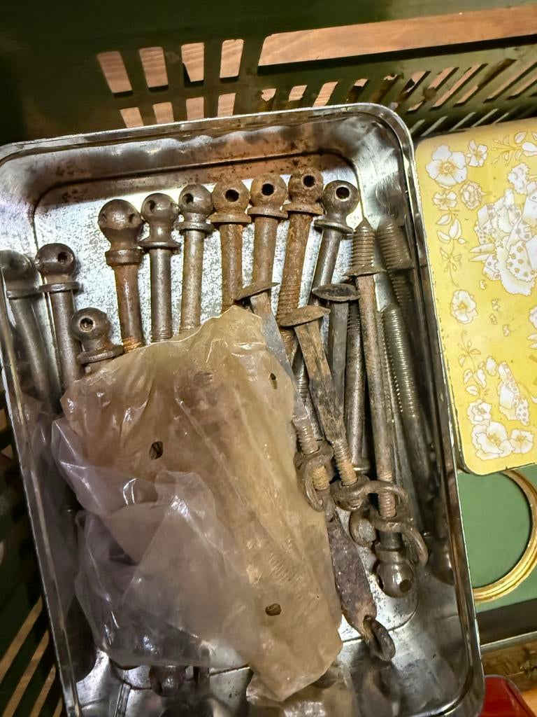 Diverse antieke onderdelen: Klokken, kandelaars, lampen, meu, Antiek en Kunst, Ophalen