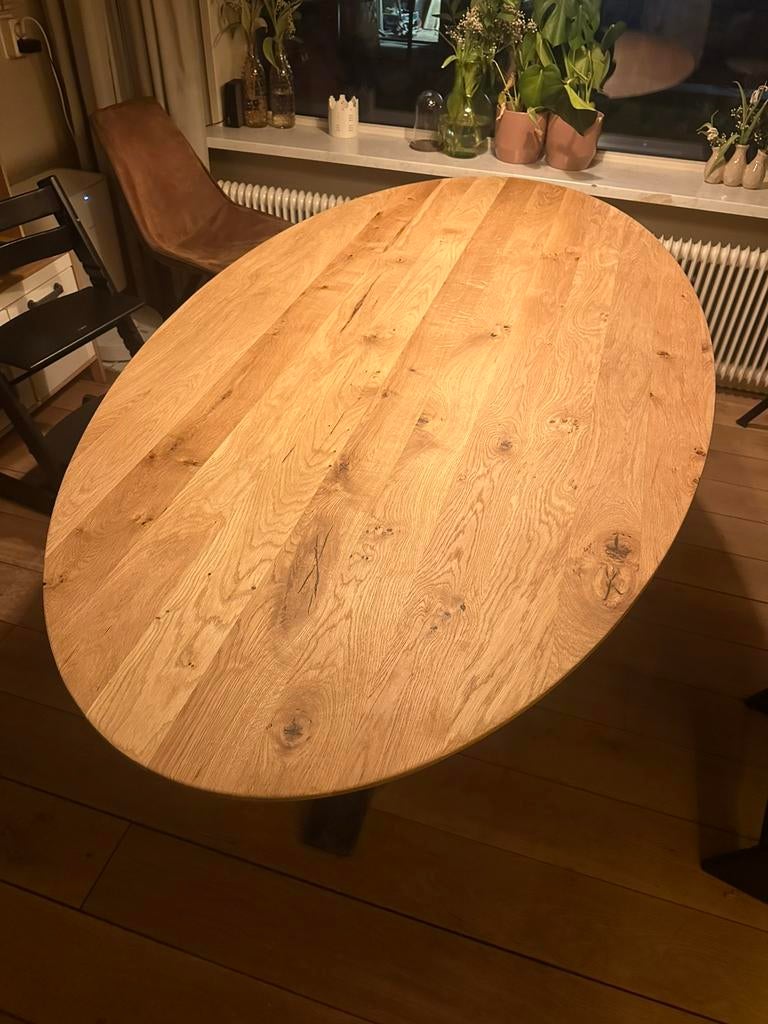 Ovale eettafel met stalen kruispoot, Huis en Inrichting, Tafels | Eettafels, Ophalen, 100 tot 150 cm, 200 cm of meer, Zo goed als nieuw