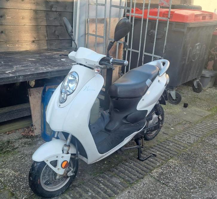 Electrische snorscooter, Fietsen en Brommers, Snorfietsen en Snorscooters, Gebruikt, Overige merken, Elektrisch, Ophalen of Verzenden