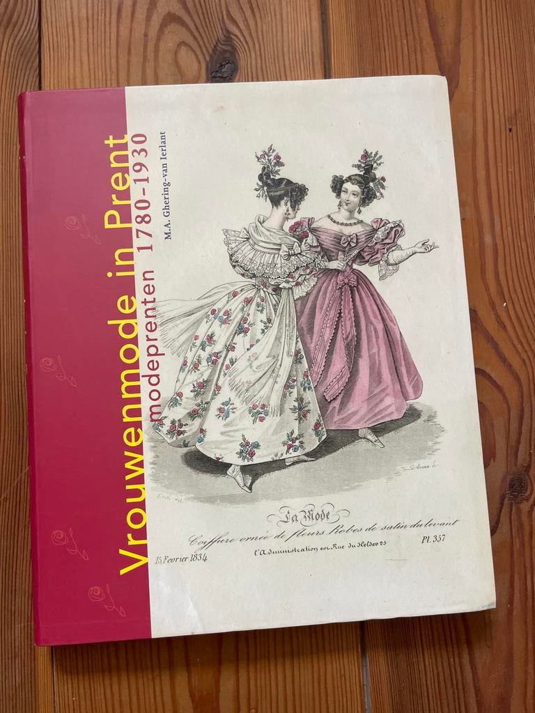 Vrouwenmode in Prent modeprenten 1780-1930, Ophalen of Verzenden, Zo goed als nieuw, Mode algemeen