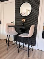 Maatwerk muur bartafel zwart met 2 bar stoelen bouclé beige, Huis en Inrichting, Barren, Ophalen, Zo goed als nieuw