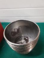 -	Bloempot zilverkleurig ,aardewerk, Ophalen of Verzenden, 'T Olde Gre-j, Info@toldegrej.nl, Endepoelstraat 20f Didam