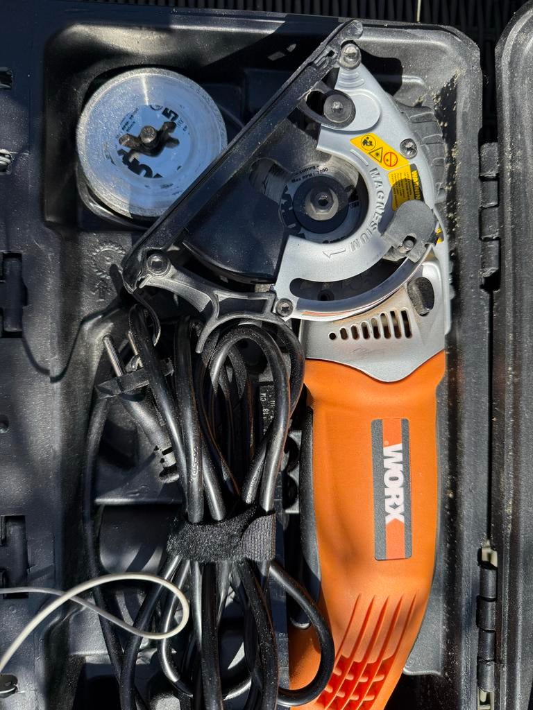 Worx WX424 Afkort-/Cirkelzaag met laser en extra schijven, Doe-het-zelf en Verbouw, Gereedschap | Zaagmachines, Minder dan 30 mm