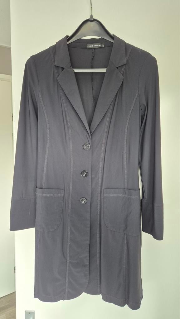 Zwarte Studio Anneloes lang colbert maat L, Ophalen of Verzenden, Zo goed als nieuw, Zwart