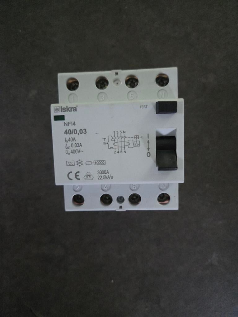 Iskra aardlekschakelaar NFI4 40A, Ophalen of Verzenden, Gebruikt, Schakelaar