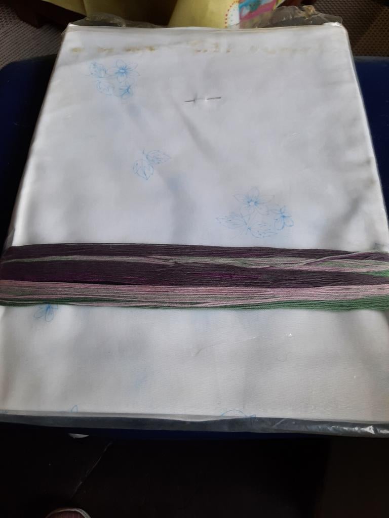 Mooi rond borduurpakket met garen, Hobby en Vrije tijd, Borduren en Borduurmachines, Ophalen of Verzenden, Nieuw, Borduurpakket