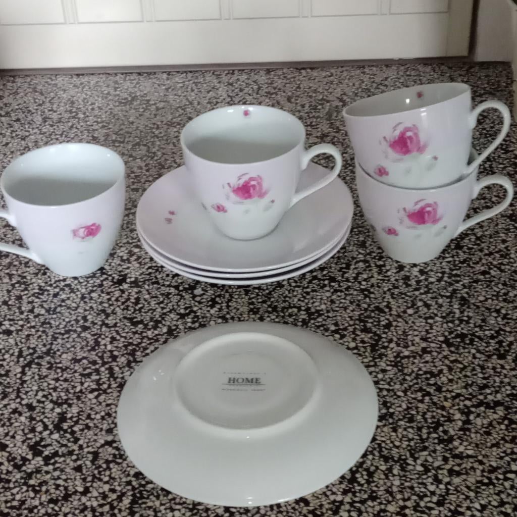 NIEUW 4x kop en schotel rose/wit met roosjes Home, Huis en Inrichting, Nieuw, Ophalen of Verzenden, Overige stijlen, Kop(pen) en/of Schotel(s)