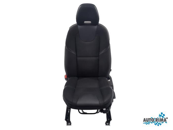Stoel links van een Volvo V40