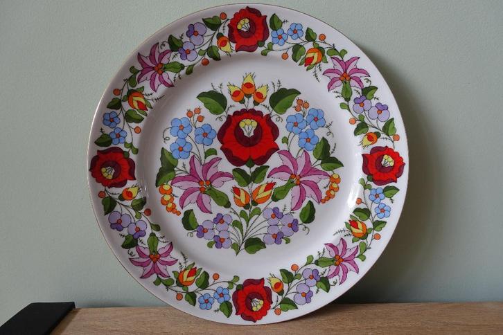 Kalocsa handgeschilderd porseleinen (wand)bord, Antiek en Kunst, Antiek | Porselein, Ophalen of Verzenden