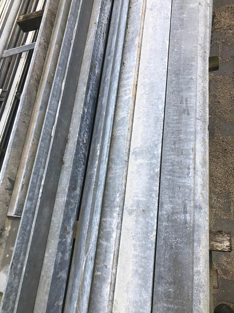 Hoekijzer 100/100/10 gegalvaniseerd, Doe-het-zelf en Verbouw, Metalen, Ophalen, Zo goed als nieuw