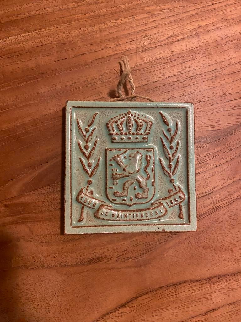 Historisch Tegeltje: 1898-1948 Jubileum Koningin Wilhelmina, Antiek en Kunst, Antiek | Wandborden en Tegels, Ophalen of Verzenden