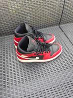 Nike Jordan sneakers, rood en zwart, maat 40, Ophalen of Verzenden, Zo goed als nieuw, Zwart