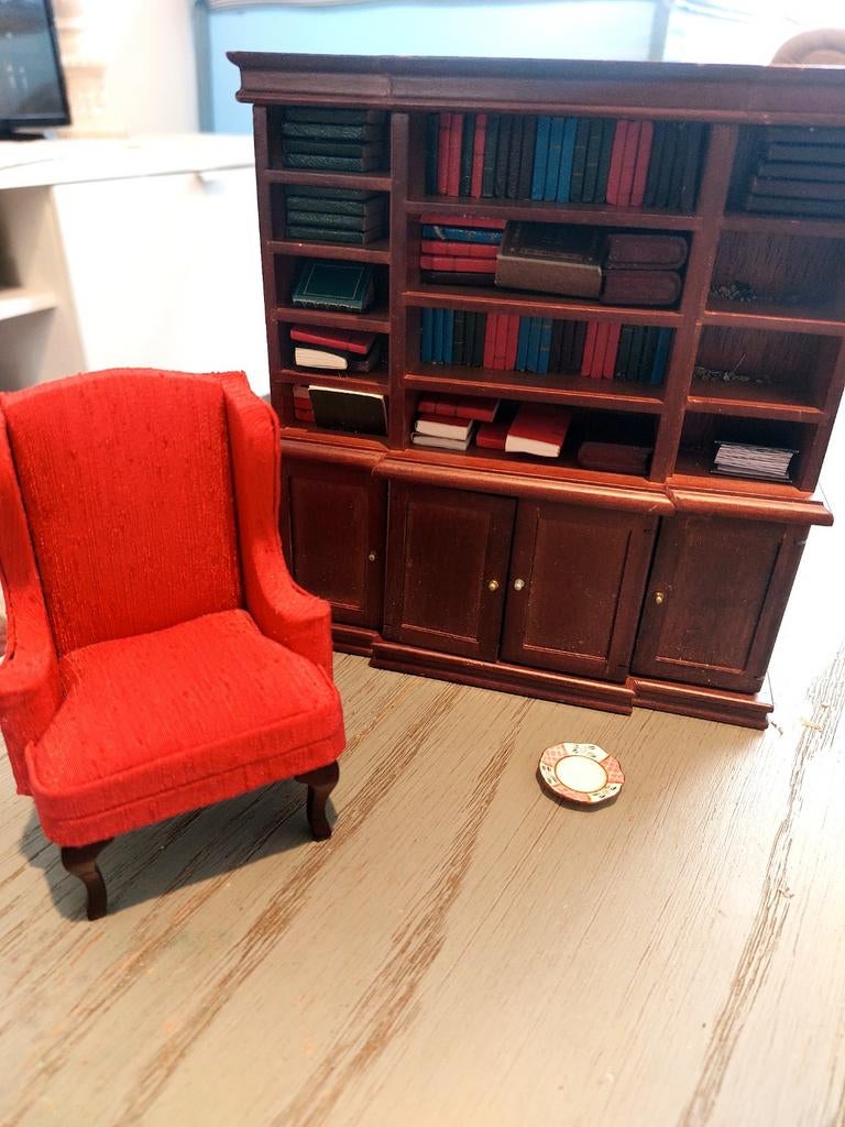 Diverse Poppenmeubels: Boekenkast, Fauteuil, Wiegje, Ophalen