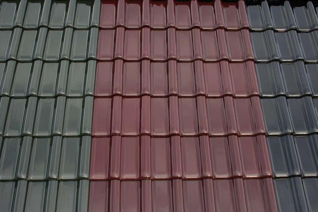 € 21,95 per m2  Gebakken dakpannen: FD 10 wijnrood hoogglans