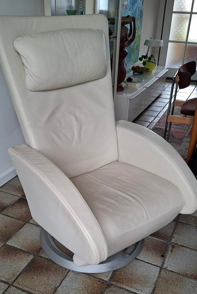Rolf Benz relax en draai fauteuil van leer. Zit hoogte 42 cm, Huis en Inrichting, Fauteuils, Gebruikt, Leer, Metaal, 50 tot 75 cm