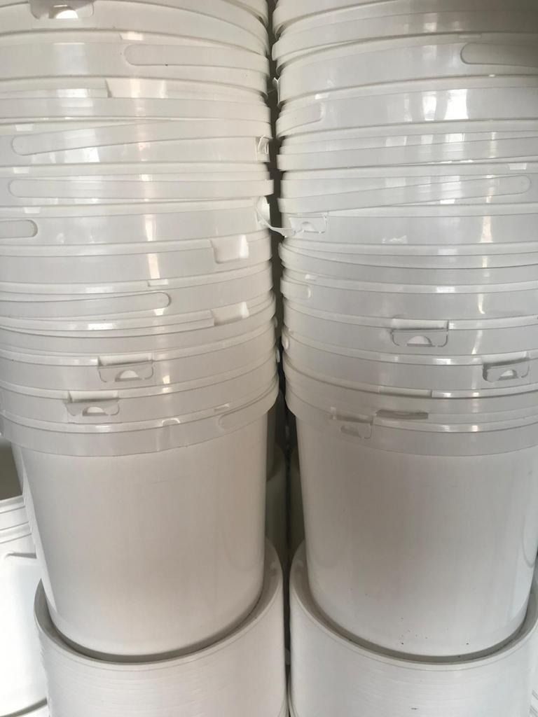 Emmers met deksel (wit) schoon 10liter. €1,- per stuk, Ophalen, Zo goed als nieuw, Kunststof, Met deksel