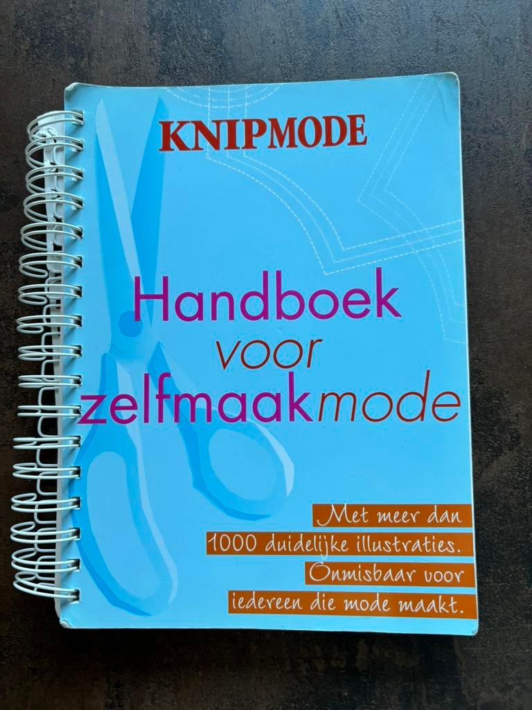 Knip Mode handboek voor zelfmaakmode, Ophalen of Verzenden, Zo goed als nieuw, Overige onderwerpen