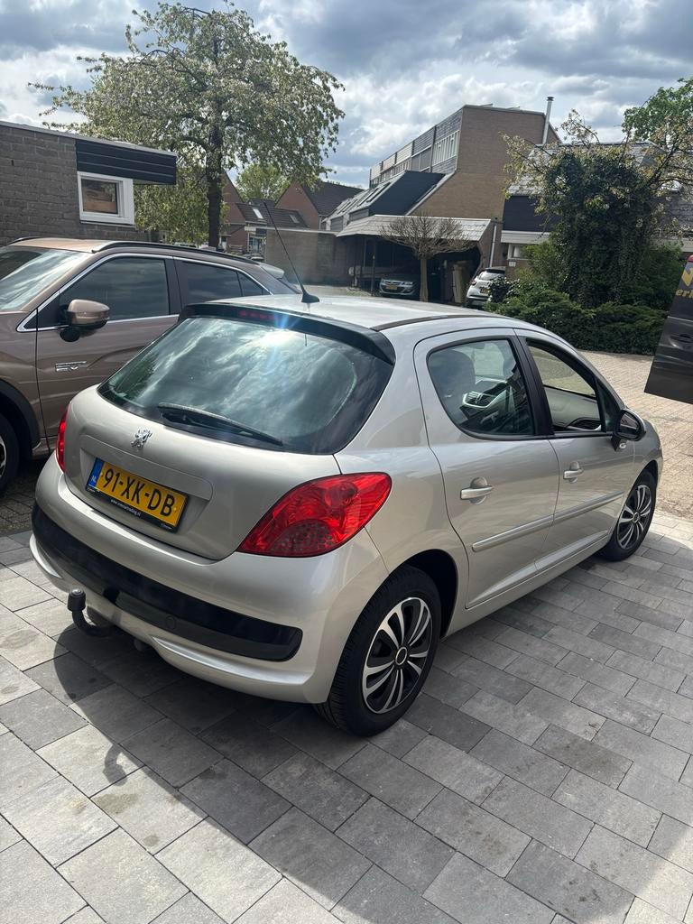 Peugeot 207 1.4 16V Inruil mogelijk. Nieuwe Apk!, Voorwielaandrijving, Stof, 1360 cc, Zwart
