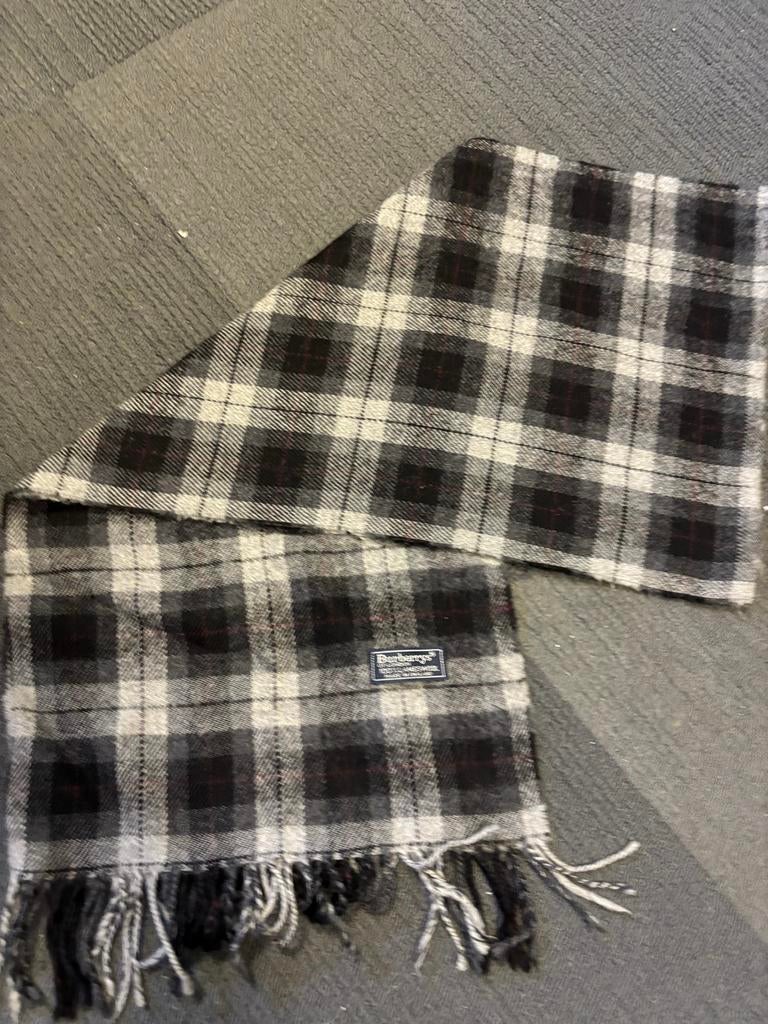 Burberry sjaal van lamswol, Ophalen of Verzenden, Gedragen, Sjaal