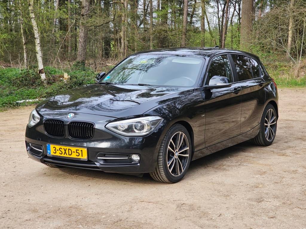 BMW 116i Sport Nieuwe ketting + APK F20 All Black Xenon, Auto's, 1-Serie, 4 cilinders, 1600 cc, Zwart