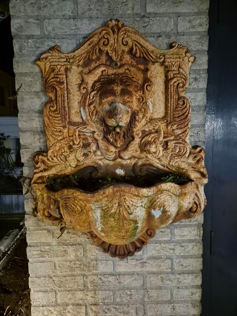 Antieke Wandfontein met leeuwenkop, Tuin en Terras, Ophalen of Verzenden, Gebruikt, Gietijzer, Overige typen