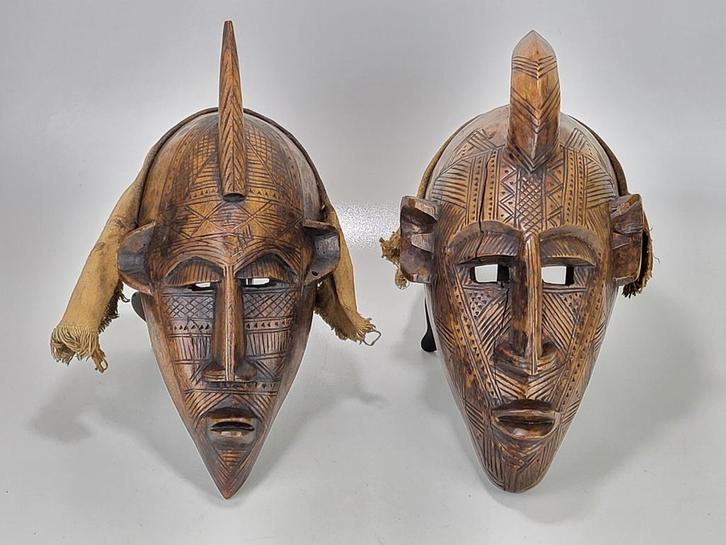 2 houten MARKA maskers -Mali, Sieraden, Tassen en Uiterlijk, Broches, Overige materialen, Zilver, Ophalen of Verzenden