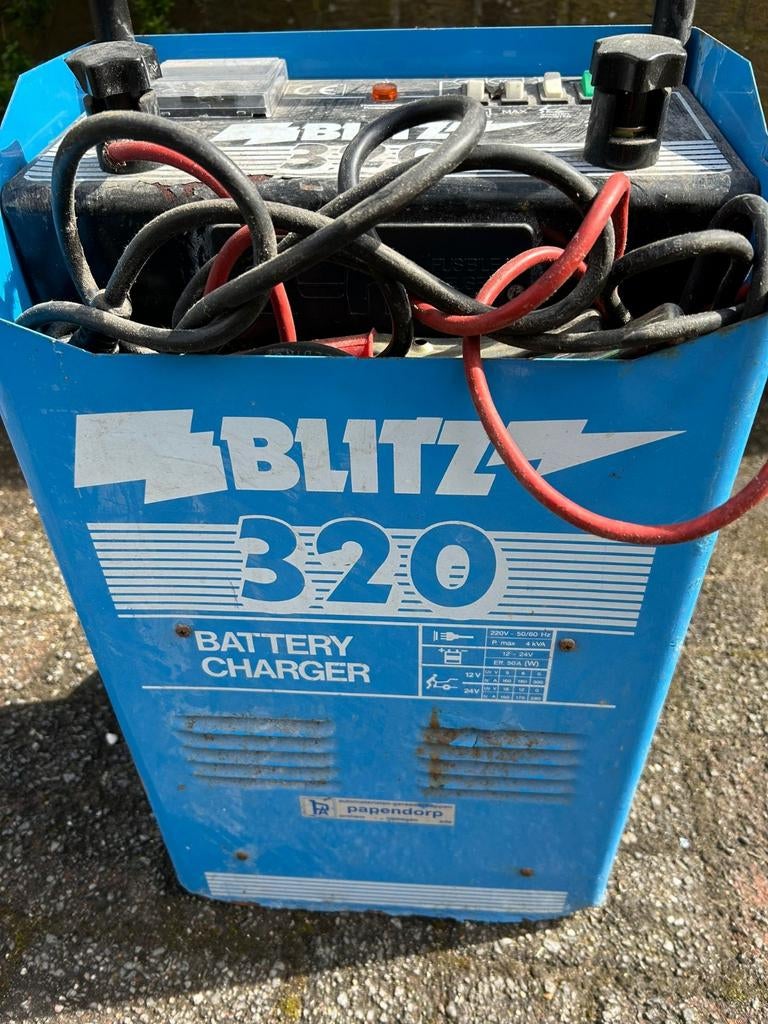 Trafo Blitz 320 12/24V acculader en starthulp, Auto diversen, Jumpstarters, Ophalen