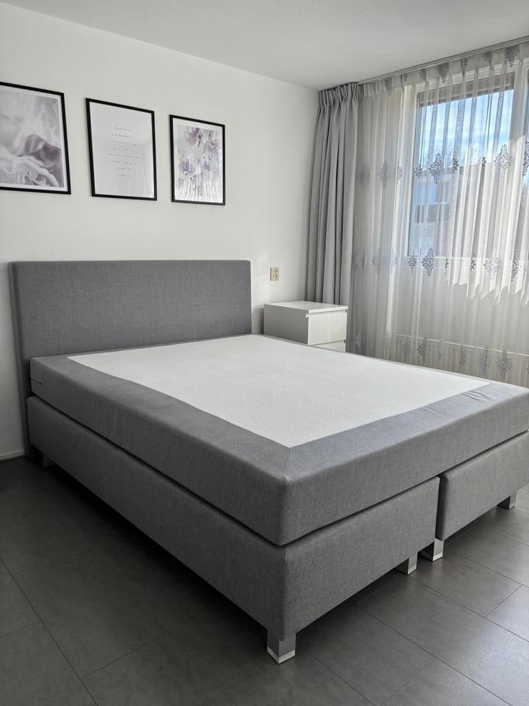 Grijze boxsprins 180x200, Huis en Inrichting, Slaapkamer | Boxsprings, Ophalen, Gebruikt, Tweepersoons, 180 cm