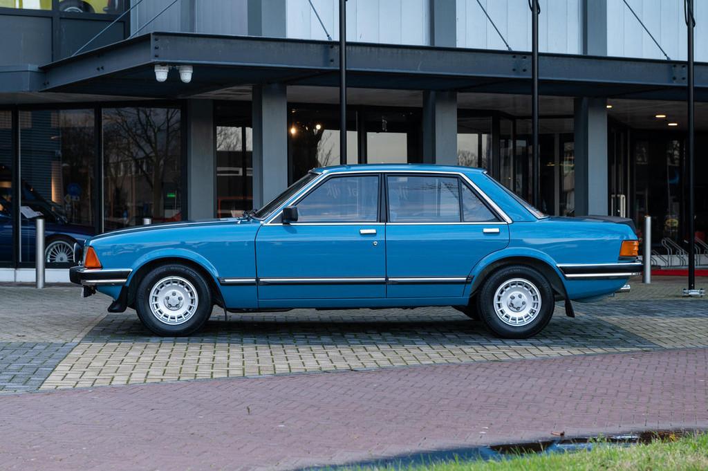 Ford Granada MK II 2.8 (bj 1982), Auto's, Oldtimers, 150 pk, Blauw, Origineel Nederlands, Bedrijf
