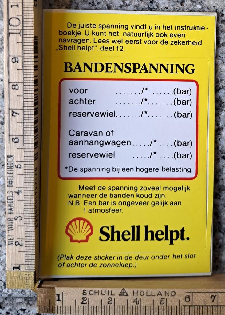 Vintage sticker Shell helpt deel 12 bandenspanning kaartje, Ophalen of Verzenden, Zo goed als nieuw, Overige typen