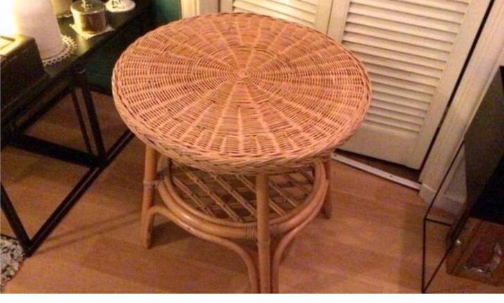 Rotan Tafel met glasplaat, Huis en Inrichting, Tafels | Bijzettafels, Zo goed als nieuw, Rond, 45 tot 60 cm, Minder dan 55 cm