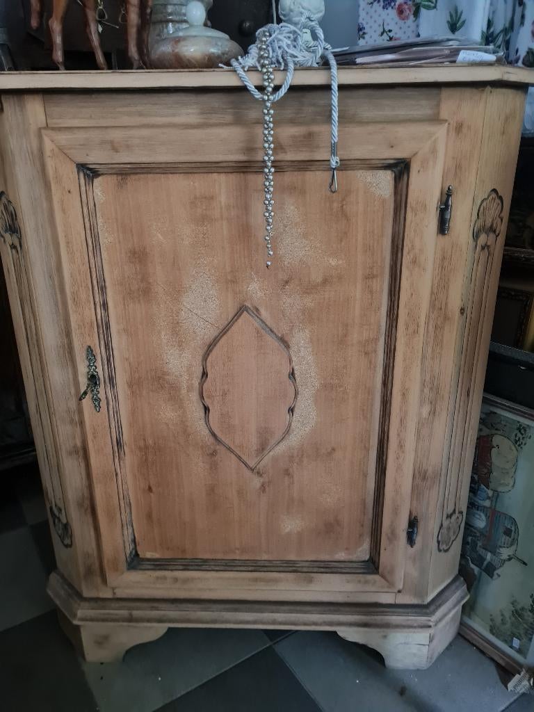 Vintage hoekkast, Ophalen