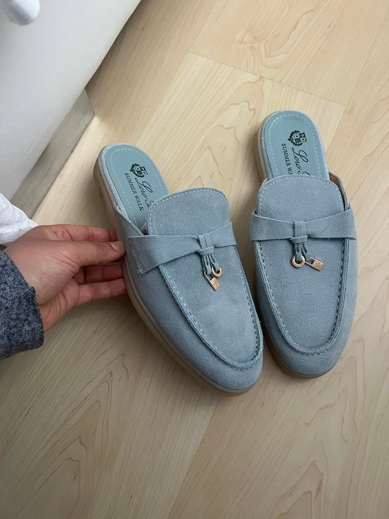 Lichtblauwe instappers loro piana, Kleding | Dames, Ophalen of Verzenden, Zo goed als nieuw, Blauw, Instappers