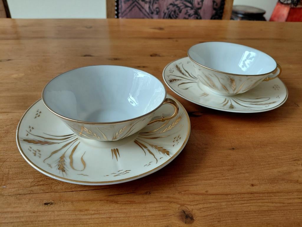 2 Limoges theekop-en-schotels, lichtgeel met gouden decorati, Antiek en Kunst, Ophalen of Verzenden