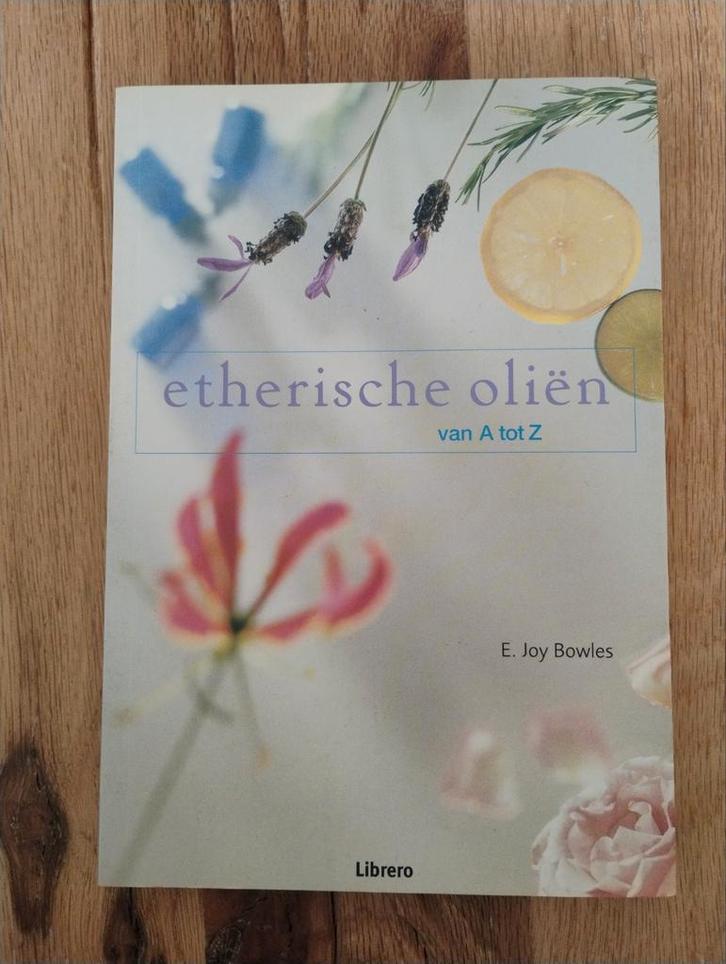 Etherische oliën van A tot Z - E. Joy Bowles, Boeken, Esoterie en Spiritualiteit, Zo goed als nieuw, Achtergrond en Informatie