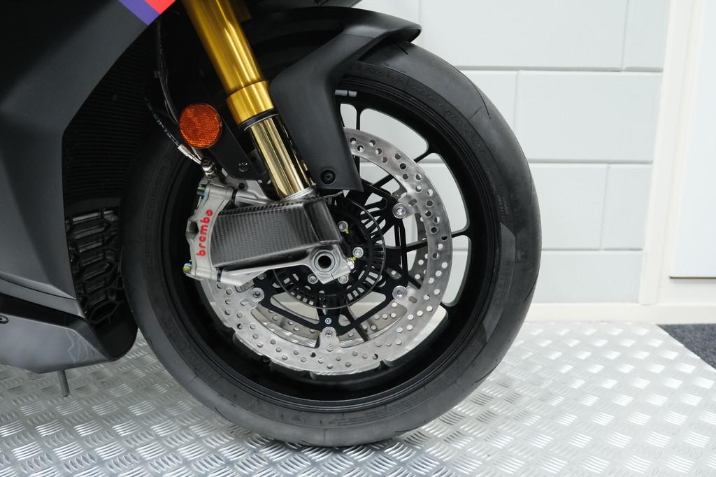 Aprilia RSV 4 FACTORY APRC (bj 2023), Bedrijf, Super Sport, Aprilia Nederland, Koperstraat 4
4825 AG  BREDA, NL