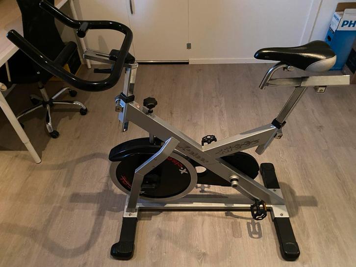 Hometrainer Spinbike X-ciser - Ideaal voor Thuisworkouts, Sport en Fitness, Fitnessapparatuur, Gebruikt, Spinningfiets, Benen
