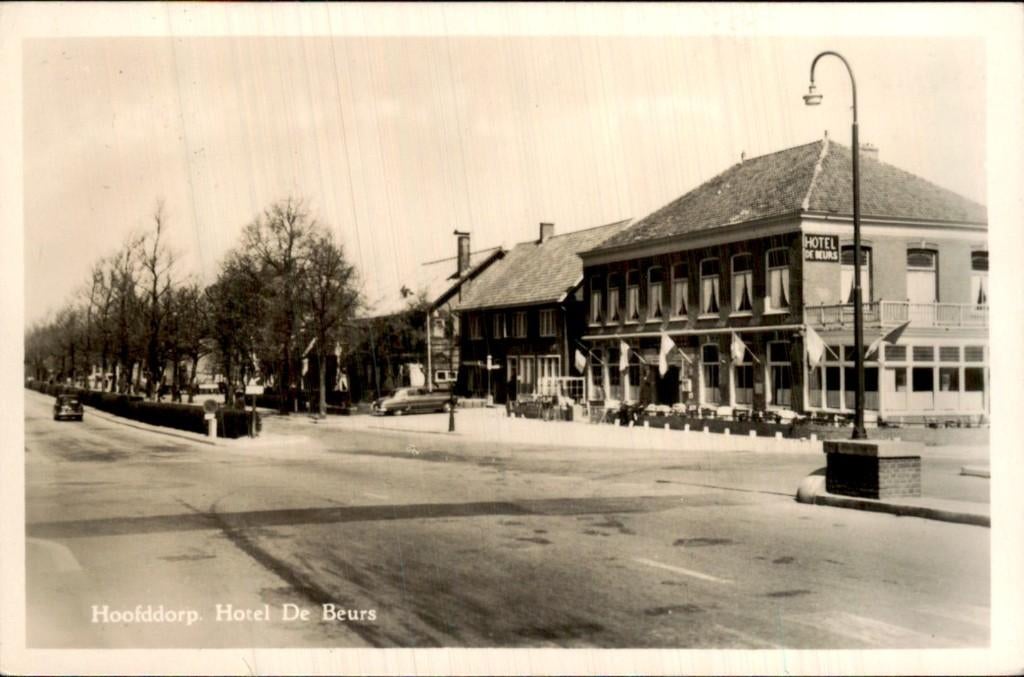Hoofddorp - Hotel De Beurs - Voorgevel, Ophalen of Verzenden, 1940 tot 1960, Gelopen, Noord-Holland