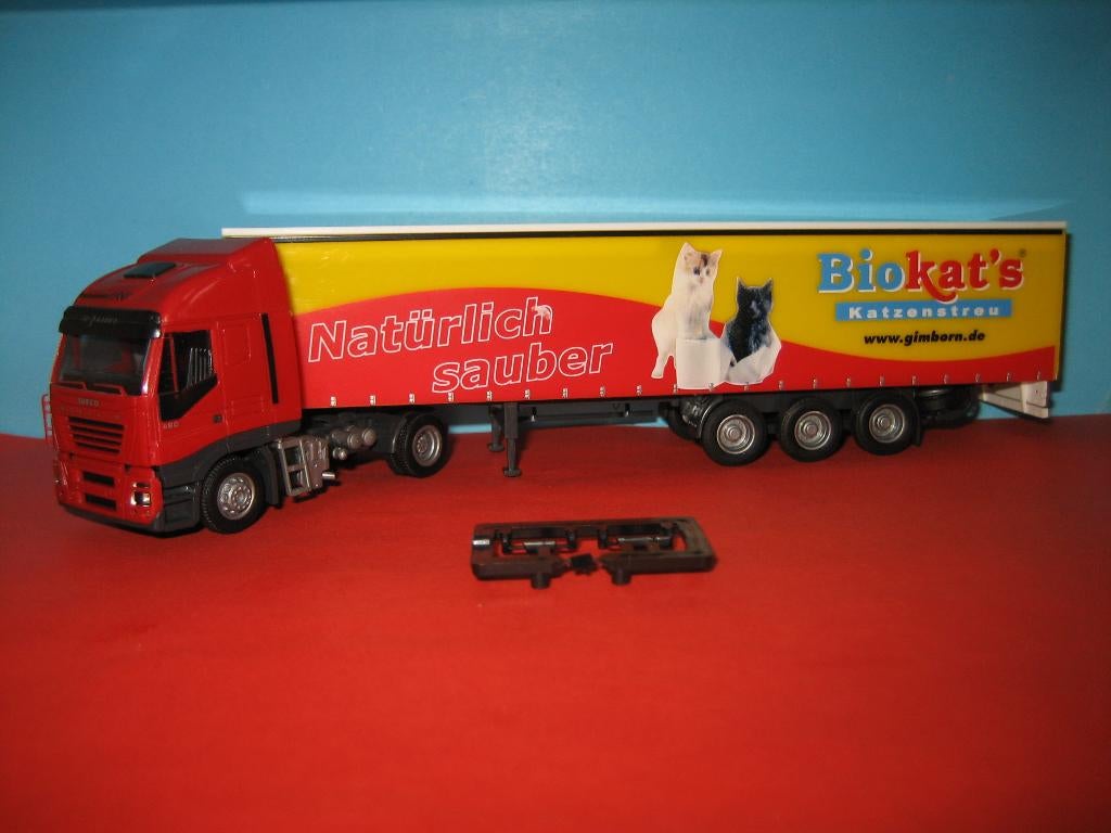 Bio-Kat`s  IVECO  met oplegger  AWM, Hobby en Vrije tijd, Modelauto's | 1:87, Ophalen of Verzenden, Zo goed als nieuw, Bus of Vrachtwagen