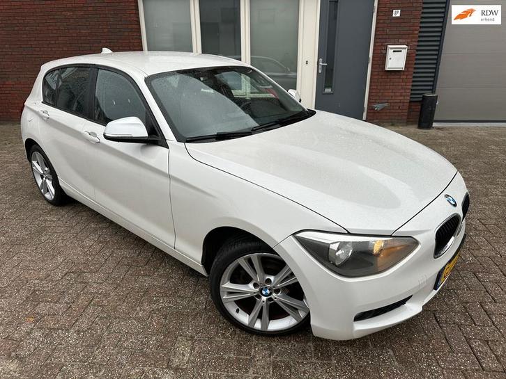 BMW 1-serie 114i Business+ / Clima / 18 inch / PDC / Stoelve, Auto's, BMW, Bedrijf, Te koop, 1-Serie, ABS, Airbags, Airconditioning