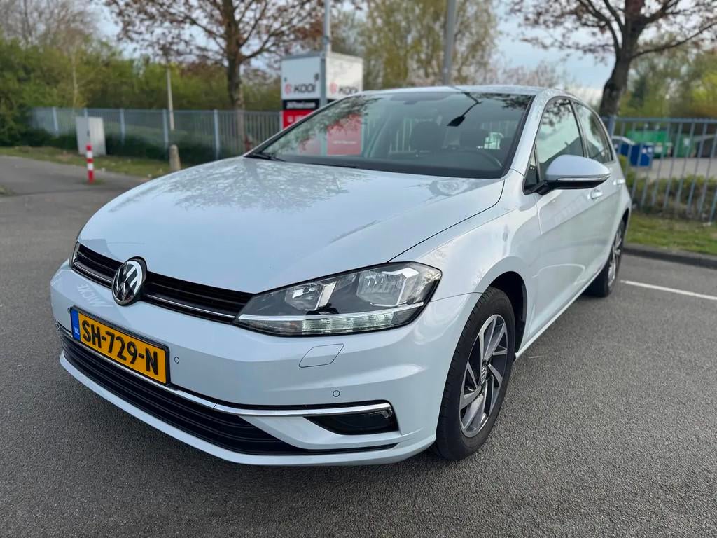 Volkswagen Golf TSI Navigatie Keyless Led SOUND € 14.400,0, Stof, Gebruikt, Bedrijf, Handgeschakeld