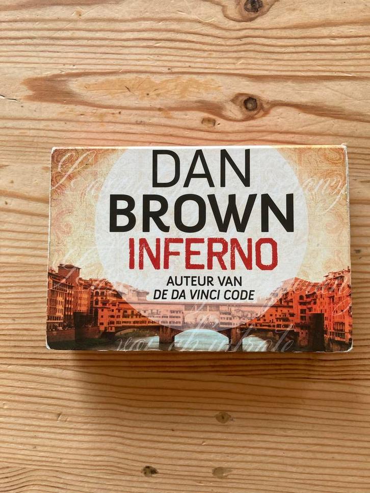 Inferno - Dan Brown (Dwarsligger), Boeken, Thrillers, Zo goed als nieuw, Nederland, Ophalen of Verzenden