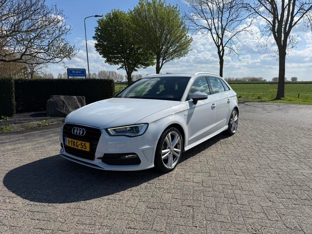 Audi A3 1.4 Tfsi 90KW Sportback S-tronic 2014 Wit, Auto's, Euro 5, Zwart, Leder en Stof, Origineel Nederlands