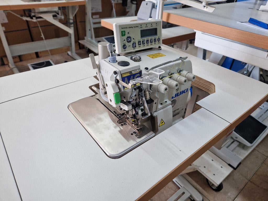 Juki Mo-6814S - 4 draads AUTOMAAT overlock machine NIEUW 2, Nieuw, Lockmachine, Industrieel, Ophalen