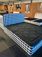 Hastens superia boxspring met hastens bjx topper 180x210, Ophalen, Zo goed als nieuw, Hout
