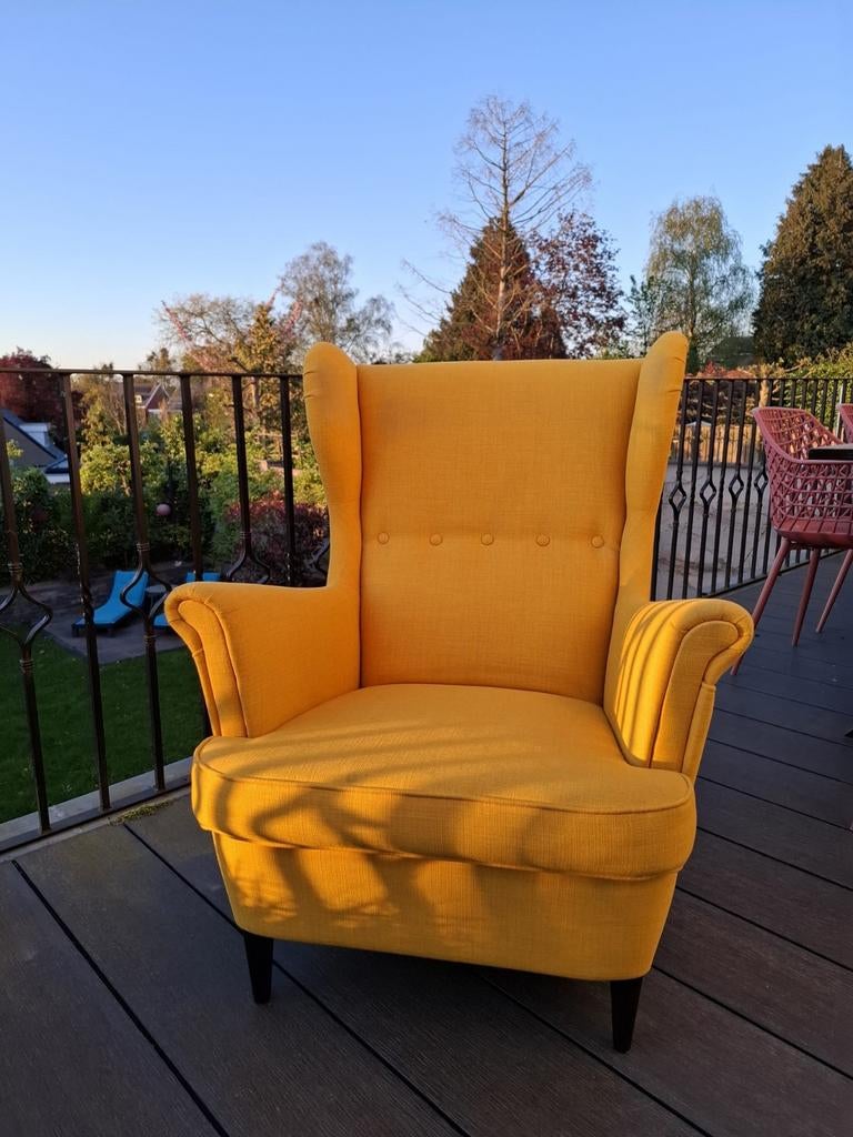 Gele oorfauteuil - Comfortabele fauteuil in okergeel, Ophalen, Modern, Comfortabel, Klassiek, Gebruikt, 75 tot 100 cm