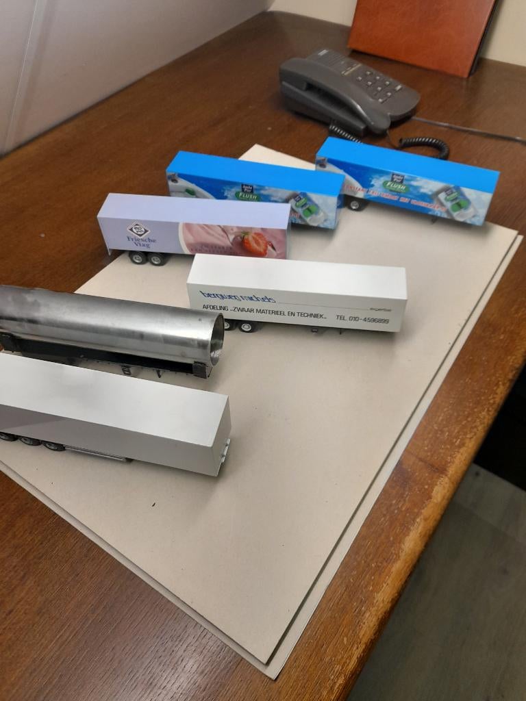 Diverse aanhangers, Hobby en Vrije tijd, Modelauto's | 1:50, Ophalen of Verzenden, Zo goed als nieuw, Overige typen, Lion Toys