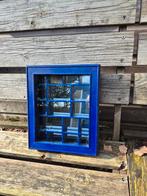Klein blauw of rood vitrinekastje met spiegel, Huis en Inrichting, Kasten | Vitrinekasten, Minder dan 50 cm, Glas, Ophalen of Verzenden